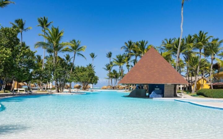 Expansive beachfront pool and turquoise ocean at Caribe Deluxe Princess Punta Cana