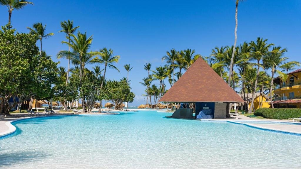 Instalaciones y playa en Excursión a Montaña Redonda desde Punta Cana (Guía 2026): Columpios y Vistas 360°