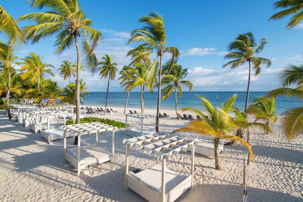 Resort amenities and beachfront views at Cabeza de Toro Beach Area Guide (2026): Calm Waters & Eco-Resorts