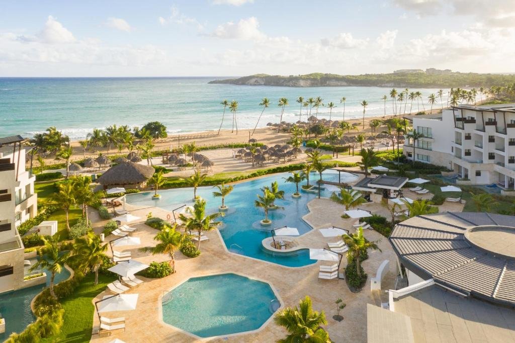 Beachfront infinity pool and Macao Beach cliffs at Dreams Macao Beach Punta Cana