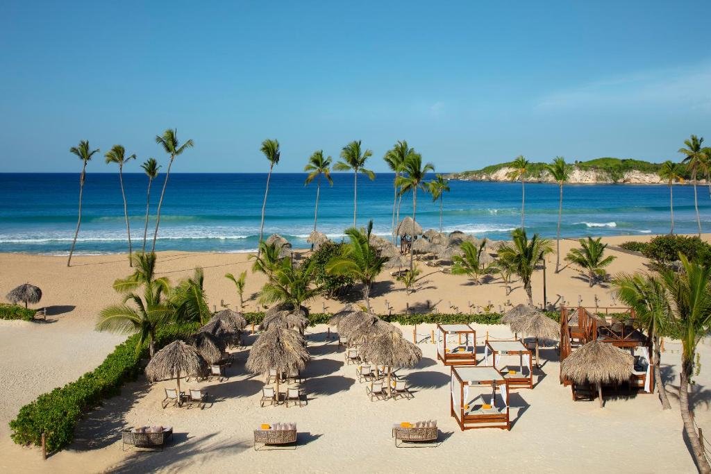 Resort amenities and beachfront views at Best Beach Clubs in Punta Cana (2026): Pearl Beach Club & Day Cabanas