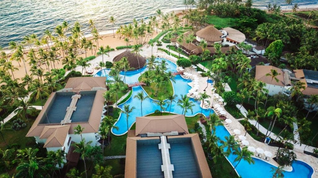 Main infinity pool and palm trees at Dreams Onyx Resort & Spa Punta Cana