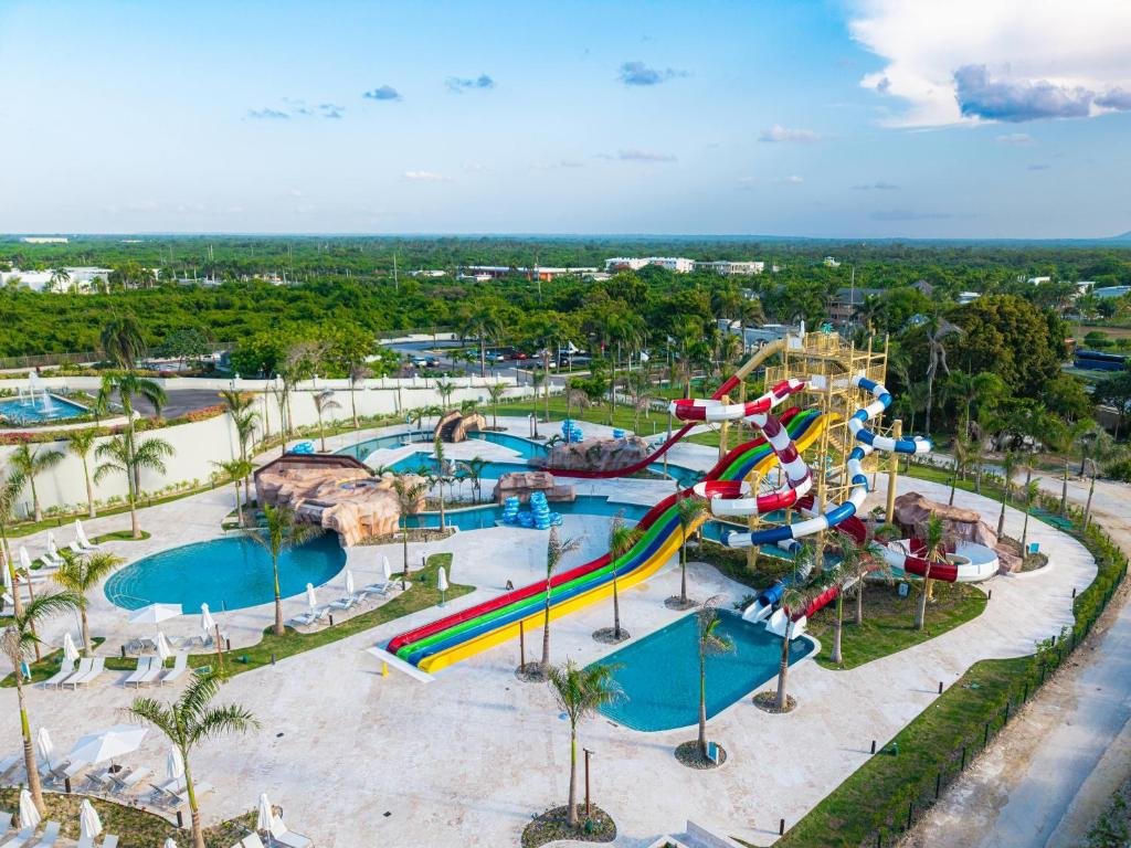 Instalaciones y playa en Tarjeta SIM y eSIM en Punta Cana (Guía 2026): Claro, Altice y Datos Baratos