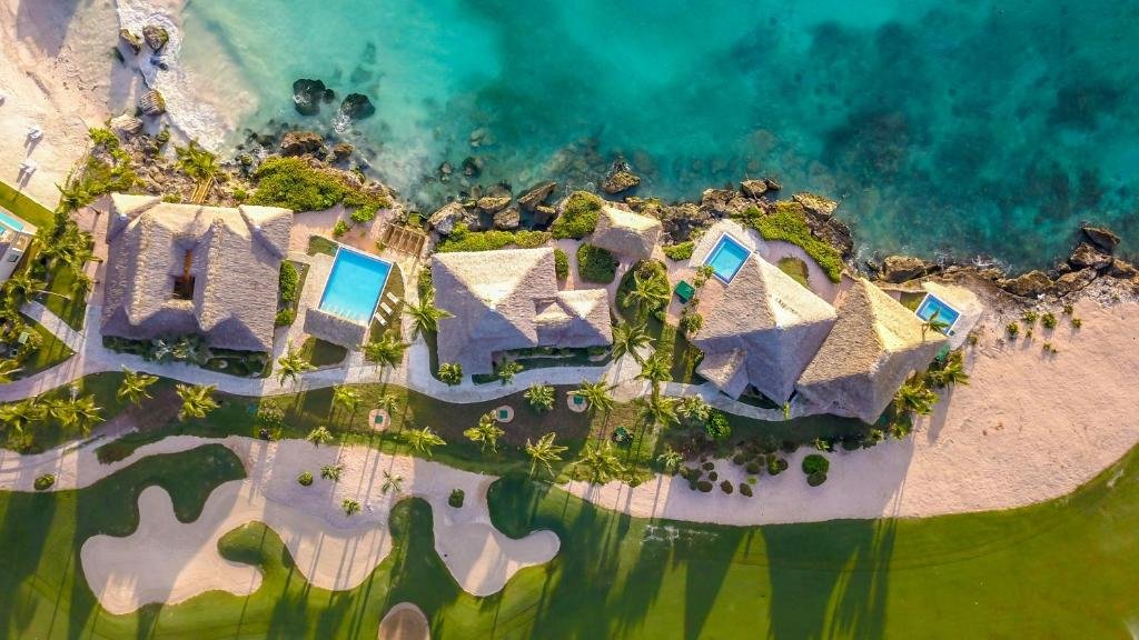 PrivateCaleton Beach Club infinity pool and cove at Eden Roc Cap Cana