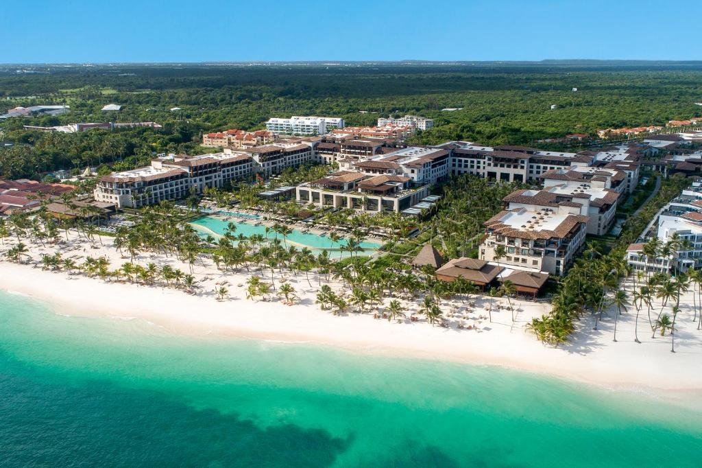 Two-level oceanfront infinity pool at Lopesan Costa Bavaro Resort Punta Cana