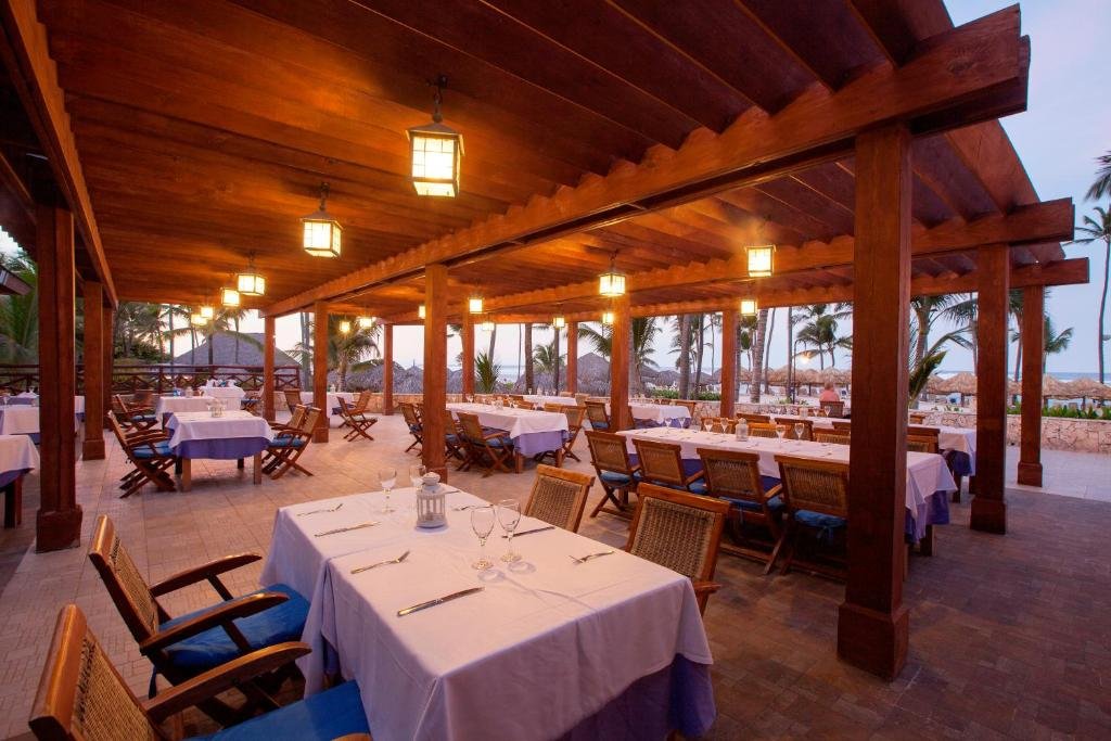 White sand beach and turquoise water at Majestic Elegance Punta Cana