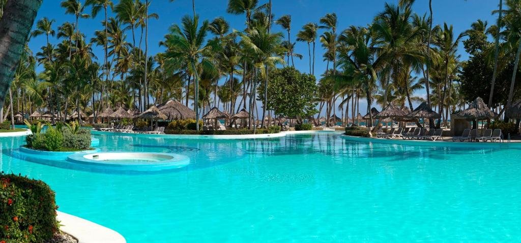 Resort amenities and beachfront views at Best Punta Cana All-Inclusive Resorts for Foodies (2026 Dining Guide)