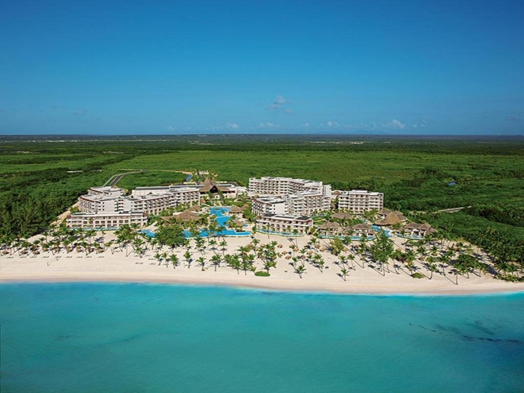Preferred Club swim-up suite and tropical gardens at Secrets Cap Cana